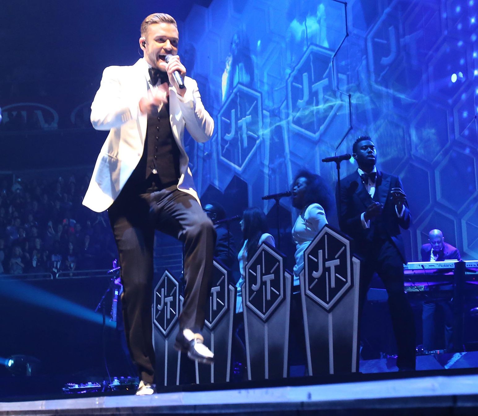 What color will Justin Timberlake's shoes be when he begins his halftime performance?